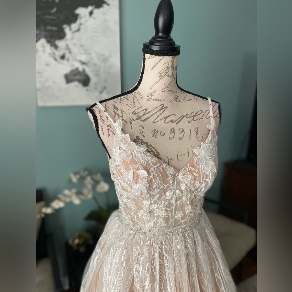 Mac Duggal a line ball gown prom dress or wedding dress - Picture 2 of 3
